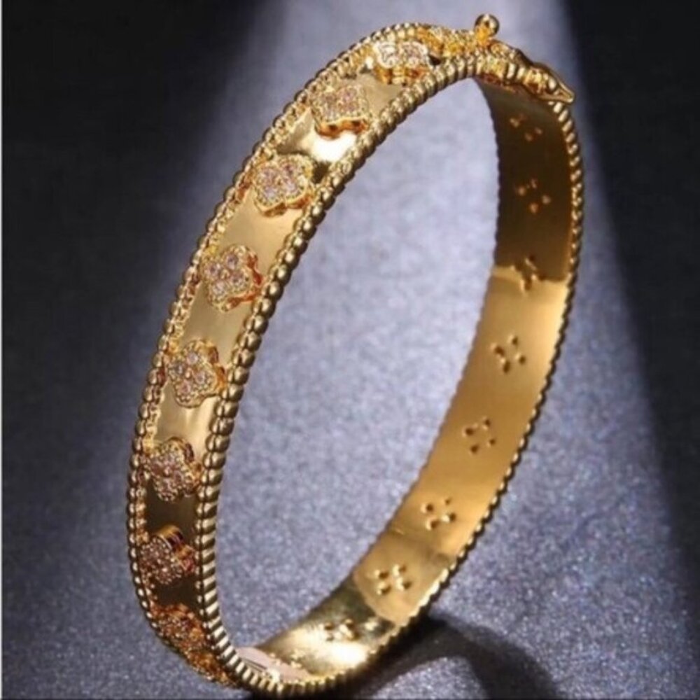 ✨✨Gold Clover Bangle
